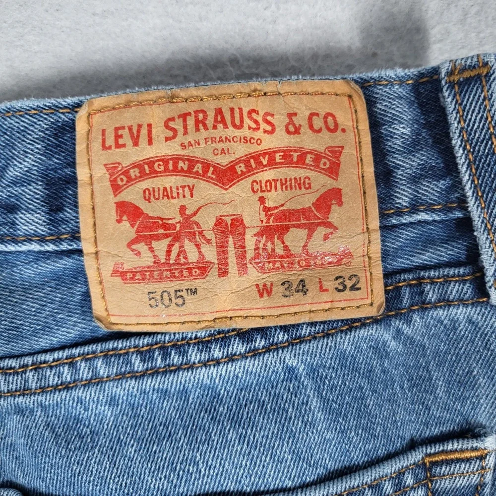 Levi's 505 Jeans Men's 34x32 Light Wash Blue Regular Fit Straight Leg Distressed